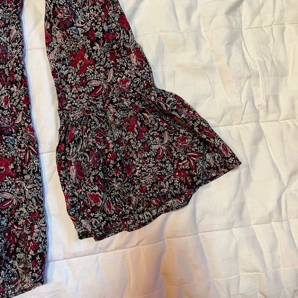 BCBGeneration bell sleeve floral blouse size large - Picture 5 of 9